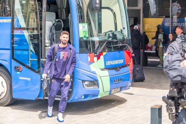 Ankunft der französischen Nationalmannschaft am Hyperion Hotel in Leipzig. Morgen wird die L equipe tricolore gegen Holland spielen. Nationaltrainer ist Didier Dechamps Ankunft Frankreich