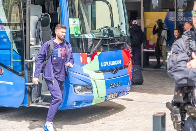 Ankunft der französischen Nationalmannschaft am Hyperion Hotel in Leipzig. Morgen wird die L equipe tricolore gegen Holland spielen. Nationaltrainer ist Didier Dechamps Ankunft Frankreich
