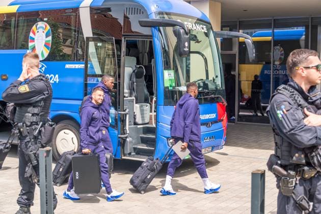 Ankunft der französischen Nationalmannschaft am Hyperion Hotel in Leipzig. Morgen wird die L equipe tricolore gegen Holland spielen. Nationaltrainer ist Didier Dechamps Ankunft Frankreich