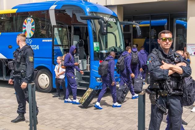 Ankunft der französischen Nationalmannschaft am Hyperion Hotel in Leipzig. Morgen wird die L equipe tricolore gegen Holland spielen. Nationaltrainer ist Didier Dechamps Ankunft Frankreich