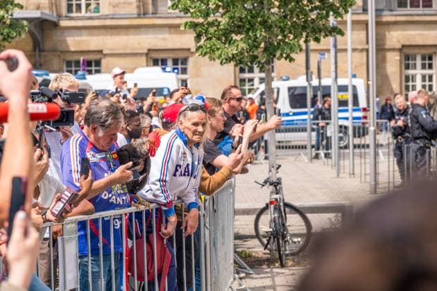 Ankunft der französischen Nationalmannschaft am Hyperion Hotel in Leipzig. Morgen wird die L equipe tricolore gegen Holland spielen. Nationaltrainer ist Didier Dechamps Ankunft Frankreich
