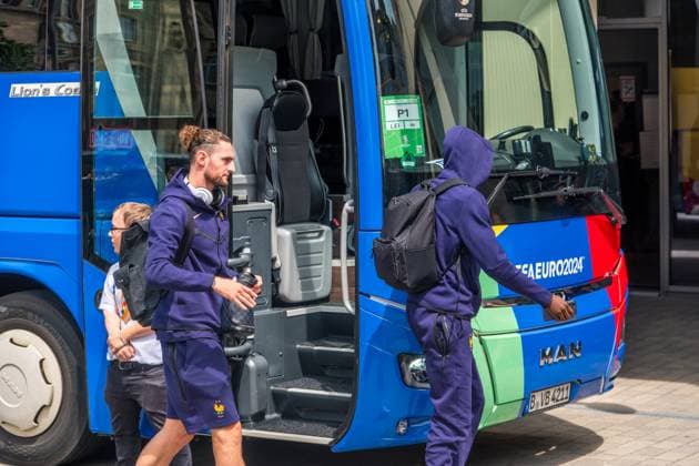Ankunft der französischen Nationalmannschaft am Hyperion Hotel in Leipzig. Morgen wird die L equipe tricolore gegen Holland spielen. Nationaltrainer ist Didier Dechamps Ankunft Frankreich
