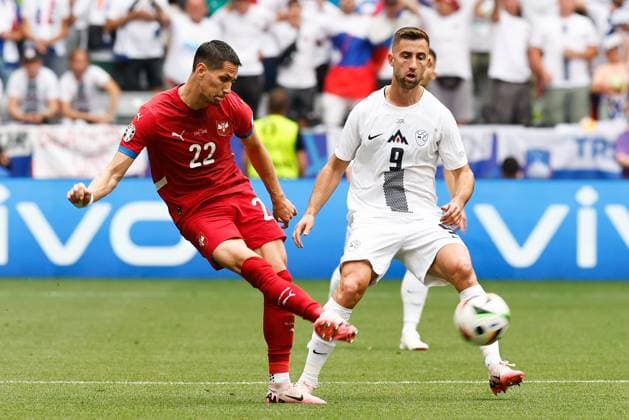 MUNCHEN, 20-06-2024, Allianz Arena. European Football Championship Euro2024, Group stage match no.18 between Slovenia and Serbia, Serbia player Sasa Lukic, Slovenia player Andrez Sporar Slovenia - Serbia (Euro2024)  x25540722x Copyright: