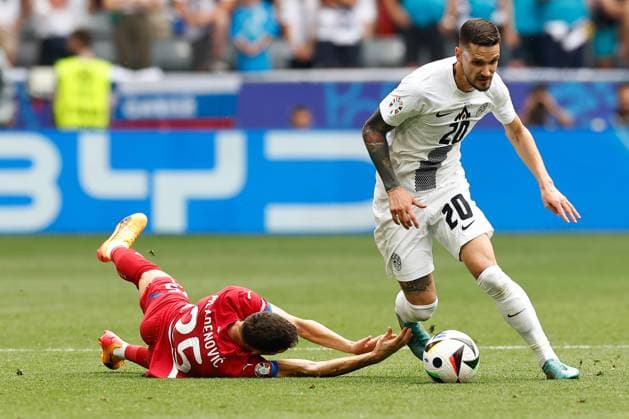 MUNCHEN, 20-06-2024, Allianz Arena. European Football Championship Euro2024, Group stage match no.18 between Slovenia and Serbia, Serbia player Filip Mladenovic, Slovenia player Petar Stojanovic Slovenia - Serbia (Euro2024)  x25540955x Copyright: