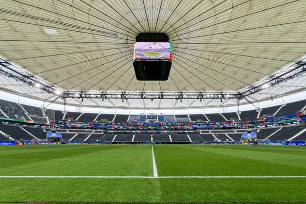 Das Dach ist geschlossen in der Frankfurter EM-Arena. Dies wird es auch bis Montag wegen möglichen Unwettern bleiben, damit auch beim Spiel Deutschland gegen Schweiz am Sonntag - Frankfurt 20.06.2024: England vs. Dänemark, EURO2024 M17, Gruppe C, EM-Arena Frankfurt