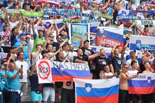 Bild zeigt: Fans von Slowenien, 20.06.2024, München, Fussball, Europameisterschaft, Slowenien - Serbien, EVENT REGULATIONS PROHIBIT ANY USE OF PHOTOGRAPHS AS IMAGE SEQUENCES AND OR QUASI-VIDEO.