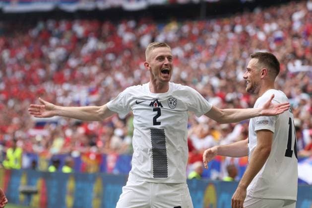 Torjubel von Zan Karnicnik 2 (Slowenien) zum 1:0, Slowenien vs. Serbien Fussball, UEFA EURO, EM, Europameisterschaft,Fussball 2024, Gruppenphase, 2. Spieltag, 20.06.2024 Muenchen Bayern Deutschland