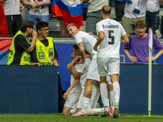Tor zum 1:0 durch Zan Karnicnik (Slowenien, 02), GER, Slowenien (SVN) vs. Serbien (SRB), Fussball Europameisterschaft, UEFA EURO, EM, Europameisterschaft,Fussball 2024, Gruppe E, 2. Spieltag, 20.06.2024, GER, Slowenien (SVN) vs. Serbien (SRB), Fussball Europameisterschaft, UEFA EURO 2024, Gruppe E, 2. Spieltag, 20.06.2024 Muenchen Copyright: xEibner-Pressefoto SaschaxWaltherx EP_SWA