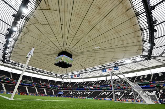 20.06.2024, xscotx, Fussball EM 2024, Dänemark - England, emspor, v.l. Deutsche Bank Park Waldstadion Frankfurt Arena Stadionansicht Innenraum, Rasen, Tribuene mit geschlossenen Dach Stadiondach Frankfurt am Main