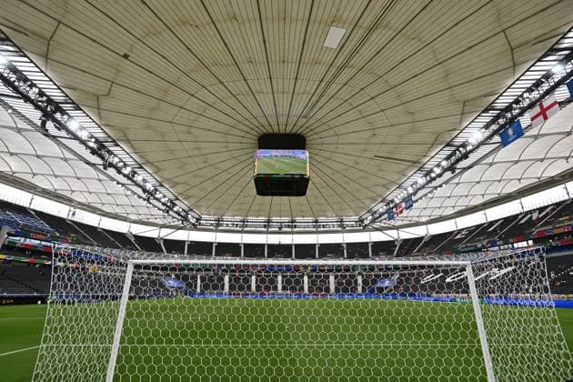 20.06.2024, xscotx, Fussball EM 2024, Dänemark - England, emspor, v.l. Deutsche Bank Park Waldstadion Frankfurt Arena Stadionansicht Innenraum, Rasen, Tribuene mit geschlossenen Dach Stadiondach Frankfurt am Main
