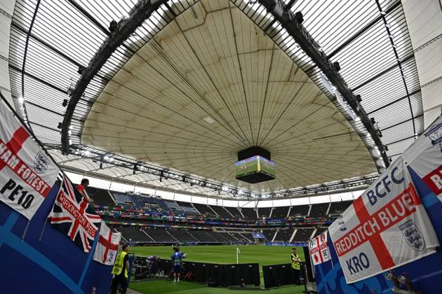 20.06.2024, xscotx, Fussball EM 2024, Dänemark - England, emspor, v.l. Deutsche Bank Park Waldstadion Frankfurt Arena Stadionansicht Innenraum, Rasen, Tribuene mit geschlossenen Dach Stadiondach Frankfurt am Main