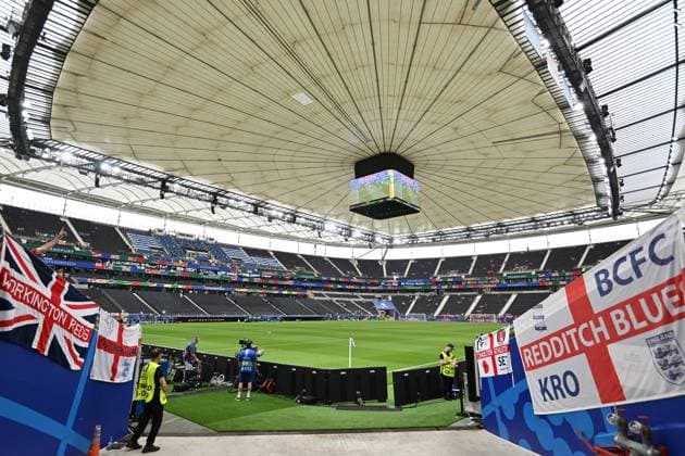20.06.2024, xscotx, Fussball EM 2024, Dänemark - England, emspor, v.l. Deutsche Bank Park Waldstadion Frankfurt Arena Stadionansicht Innenraum, Rasen, Tribuene mit geschlossenen Dach Stadiondach Frankfurt am Main