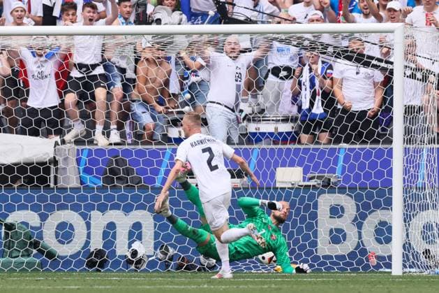 Sport Bilder des Tages SLOVENIA vs SERBIA ZAN KARNICNIK, Slovenian football player, at the match against Serbia at Munich arena, Munich 20.06.2024. MN Press FOOTBALL, UEFA, SERBIA, SLOVENIA Munich Munich arena Germany Copyright: xMarkoxMetlasx xMNxPressx