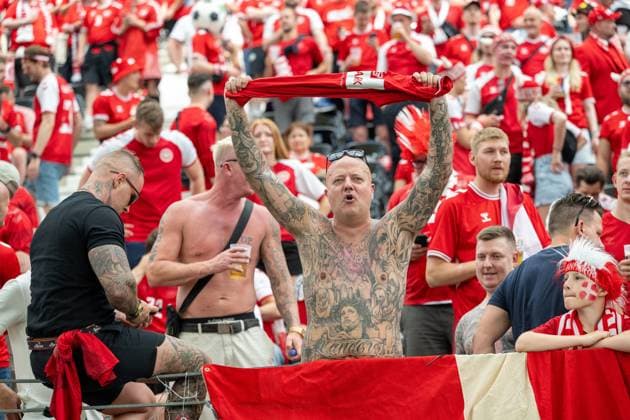 GER, EURO 2024, Gruppe C, Dänemark (DEN) vs England (GBR) 20.06.2024, Frankfurt Arena, Frankfurt, GER, EURO 2024, Gruppe C, Dänemark (DEN) vs England (GBR) Im Bild: Tattoo Dänische Fans Fankurve Fankultur Freude Glück Jay Gestik, Mimik, Emotionen;