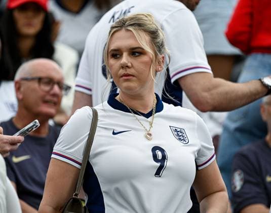 20.06.2024, xpsx, UEFA EURO, EM, Europameisterschaft,Fussball 2024 Vorrunde, Dänemark - England v.l. Katie Goodland Ehefrau Harry Kane (England) (DFL DFB REGULATIONS PROHIBIT ANY USE OF PHOTOGRAPHS as IMAGE SEQUENCES and or QUASI-VIDEO) emspor Frankfurt