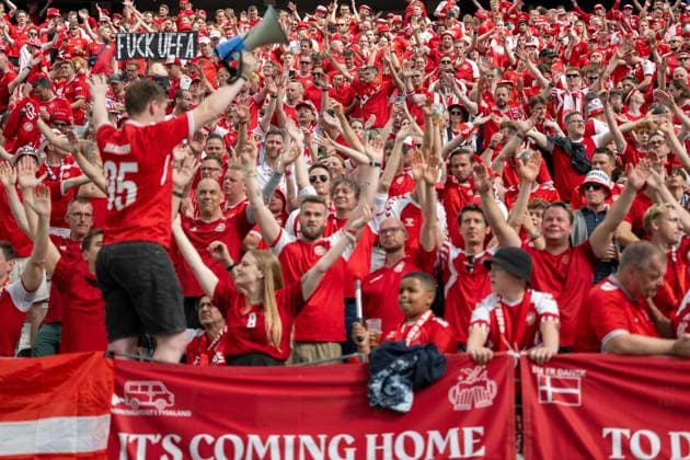 GER, EURO 2024, Gruppe C, Dänemark (DEN) vs England (GBR) 20.06.2024, Frankfurt Arena, Frankfurt, GER, EURO 2024, Gruppe C, Dänemark (DEN) vs England (GBR) Im Bild: Fuck UEFA Banner Dänische Fans Fankurve Fankultur Freude Glück Jay Gestik, Mimik, Emotionen; Jubel