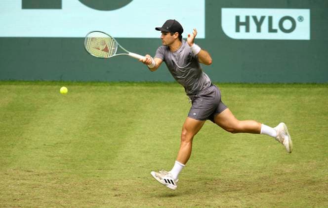 photo : Marcos GIRON (USA) kämpft sich in den 3. Satz gegen den Italiener Matteo Berrettini Tennis-Turnier Terra Wortmann Cup im Gerry Weber Sportpark (OWL-Arena) in Halle Westfalen Do. 20.06.2024