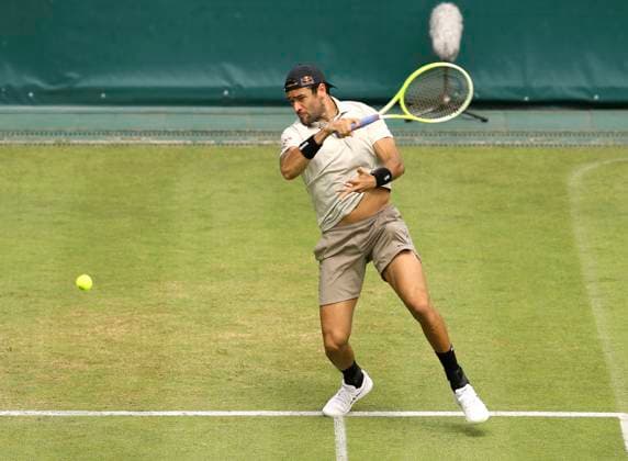 photo : Matteo BERRETTINI (ITA) im Achtelfinale gegen den Amerikaner GIRON Tennis-Turnier Terra Wortmann Cup im Gerry Weber Sportpark (OWL-Arena) in Halle Westfalen Do. 20.06.2024