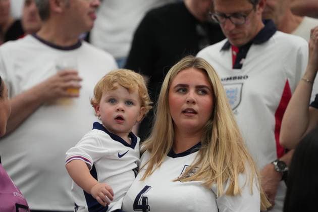 Familie von Declan Rice (England, 04) - Frankfurt 20.06.2024: England vs. Dänemark, EURO2024 M17, Gruppe C, EM-Arena Frankfurt