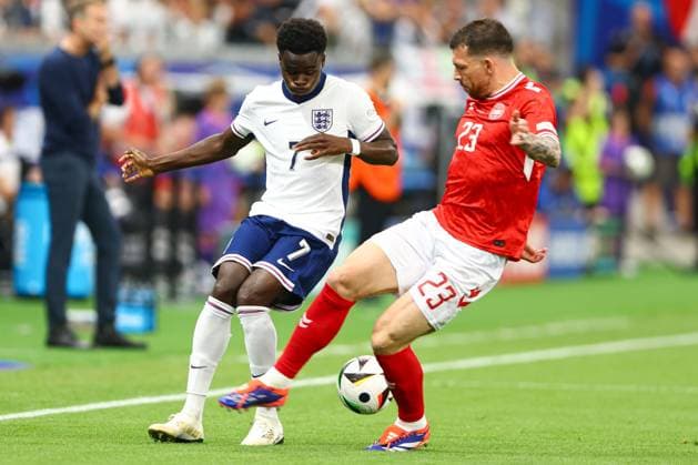Bukayo Saka of England (L) battles with Pierre-Emile Hojbjerg of Denmark (R) Denmark v England, UEFA European Championship, EM, Europameisterschaft 2024, Group C, Football, Frankfurt Arena, Frankfurt, Germany, 20 Jun 2024 EDITORIAL USE ONLY No use with unauthorised audio, video, data, fixture lists, club league logos or live services. Online in-match use limited to 120 images, no video emulation. No use in betting, games or single club league player publications. Copyright: xKieranxMcManus Shutterstockx 14543690ar