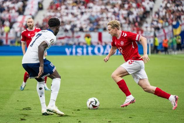 240620 Bukayo Saka of England and Victor Kristiansen of Denmark during the UEFA EURO, EM, Europameisterschaft,Fussball 2024 Football Championship match between Denmark and England on June 20, 2024 in Frankfurt. Photo: Mathias Bergeld BILDBYRAN kod MB MB0939 fotboll football soccer fotball fotbolls-em europamästerskap em uefa euro uefa european football championship euro 2024 danmark denmark england bbeng Copyright: MATHIASxBERGELD BB240620MB039
