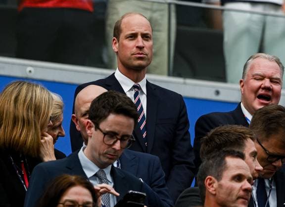 20.06.2024, xpsx, UEFA EURO, EM, Europameisterschaft,Fussball 2024 Vorrunde, Dänemark - England v.l. Prinz von Wales William (DFL DFB REGULATIONS PROHIBIT ANY USE OF PHOTOGRAPHS as IMAGE SEQUENCES and or QUASI-VIDEO) emspor Frankfurt