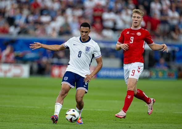 Football - UEFA EURO, EM, Europameisterschaft,Fussball 2024 - Group C - Denmark v England FRANKFURT, GERMANY - Thursday, June 20, 2024: England s Trent Alexander-Arnold (L) and Denmark s Rasmus Hojlund during the UEFA Euro 2024 Group C match between Denmark and England at the Waldstadion. (Photo by David Rawcliffe Propaganda) FRANKFURT Waldstadion HESSE GERMANY  Copyright: xDavidxRawcliffex P2024-06-20-Denmark_England-36