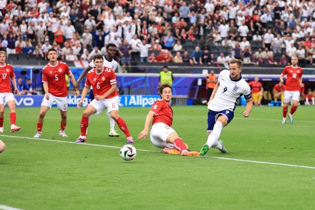 Football - UEFA EURO, EM, Europameisterschaft,Fussball 2024 - Group C - Denmark v England 20th June 2024 - UEFA EURO 2024 - Group C - Denmark v England - Harry Kane of England scores their first goal - Photo: Simon Stacpoole Offside. Frankfurt Germany Copyright: xSimonxStacpoolexOffside