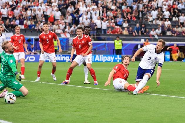 Football - UEFA EURO, EM, Europameisterschaft,Fussball 2024 - Group C - Denmark v England 20th June 2024 - UEFA EURO 2024 - Group C - Denmark v England - Harry Kane of England scores their first goal - Photo: Simon Stacpoole Offside. Frankfurt Germany Copyright: xSimonxStacpoolexOffside