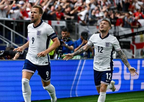 20.06.2024, xpsx, UEFA EURO, EM, Europameisterschaft,Fussball 2024 Vorrunde, Dänemark - England v.l. celebrate the goal, Torjubel zum 0:1 Torschütze Harry Kane (England) (DFL DFB REGULATIONS PROHIBIT ANY USE OF PHOTOGRAPHS as IMAGE SEQUENCES and or QUASI-VIDEO) emspor Frankfurt