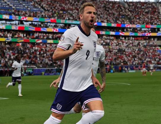 Denmark v England UEFA EURO, EM, Europameisterschaft,Fussball 2024 Group C Harry Kane of England celebrates after scoring his sides first goal during the UEFA Euro 2024 Group C match between Denmark and England at the Deutsche Bank Park, Frankfurt Copyright: xPaulxChestertonx FIL-20272-0075 UK Newspapers OUT