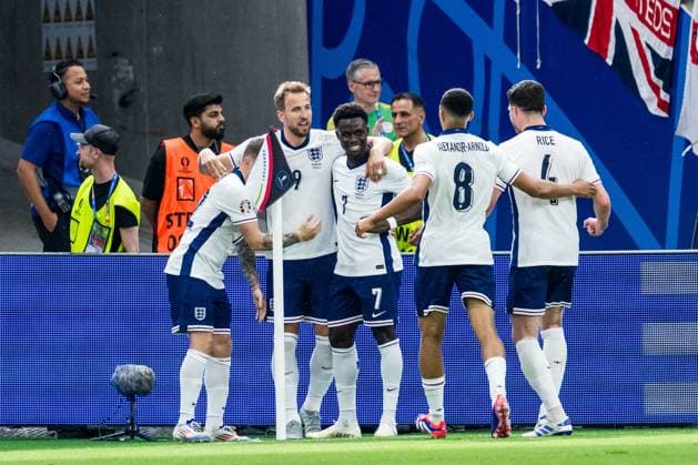 240620 Harry Kane of England celebrates with Bukayo Saka after 0-1 during the UEFA EURO, EM, Europameisterschaft,Fussball 2024 Football Championship match between Denmark and England on June 20, 2024 in Frankfurt. Photo: Mathias Bergeld BILDBYRAN kod MB MB0939 fotboll football soccer fotball fotbolls-em europamästerskap em uefa euro uefa european football championship euro 2024 danmark denmark england bbeng jubel Copyright: MATHIASxBERGELD BB240620MB056