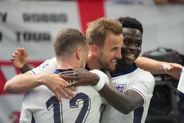 celebrate the goal, Torjubel zum 1:0 Harry Kane (England, 09) - Frankfurt 20.06.2024: England vs. Dänemark, EURO2024 M17, Gruppe C, EM-Arena Frankfurt