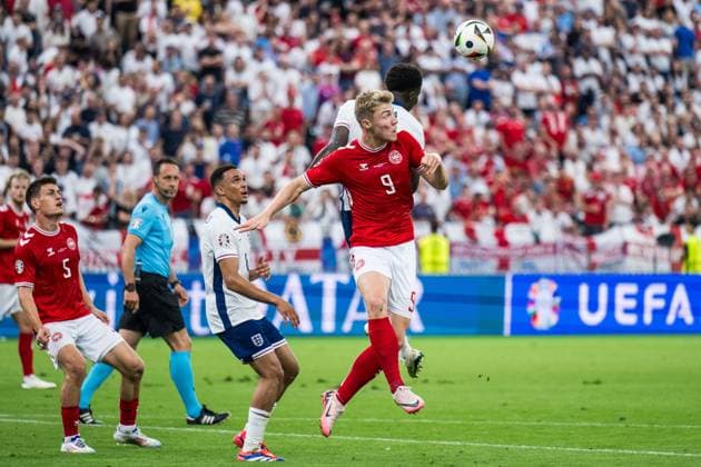 240620 Rasmus Hojlund of Denmark and Bukayo Saka of England during the UEFA EURO, EM, Europameisterschaft,Fussball 2024 Football Championship match between Denmark and England on June 20, 2024 in Frankfurt. Photo: Mathias Bergeld BILDBYRAN kod MB MB0939 fotboll football soccer fotball fotbolls-em europamästerskap em uefa euro uefa european football championship euro 2024 danmark denmark england bbeng Copyright: MATHIASxBERGELD BB240620MB069