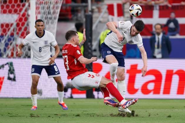 Denmark v England: Group C - UEFA EURO, EM, Europameisterschaft,Fussball 2024 Pierre-Emile Hojbjerg of Denmark and Declan Rice of England challenge during the UEFA EURO 2024 group stage match between Denmark and England at Frankfurt Arena on June 20, 2024 in Frankfurt am Main, Germany. Frankfurt am Main Frankfurt Arena Germany Germany Copyright: xRichardxSellers Sportsphoto APLx 14041729