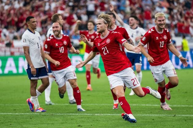240620 Morten Hjulmand of Denmark celebrates after 1-1 during the UEFA EURO, EM, Europameisterschaft,Fussball 2024 Football Championship match between Denmark and England on June 20, 2024 in Frankfurt. Photo: Mathias Bergeld BILDBYRAN kod MB MB0939 fotboll football soccer fotball fotbolls-em europamästerskap em uefa euro uefa european football championship euro 2024 danmark denmark england bbeng jubel Copyright: MATHIASxBERGELD BB240620MB073