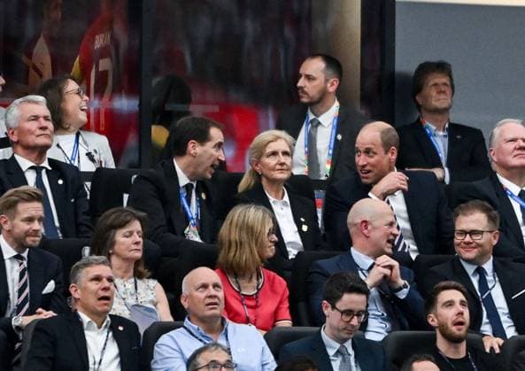 20.06.2024, xpsx, UEFA EURO, EM, Europameisterschaft,Fussball 2024 Vorrunde, Dänemark - England v.l. Prinz von Wales William nach dem 1:1 Ausgleich (DFL DFB REGULATIONS PROHIBIT ANY USE OF PHOTOGRAPHS as IMAGE SEQUENCES and or QUASI-VIDEO) emspor Frankfurt