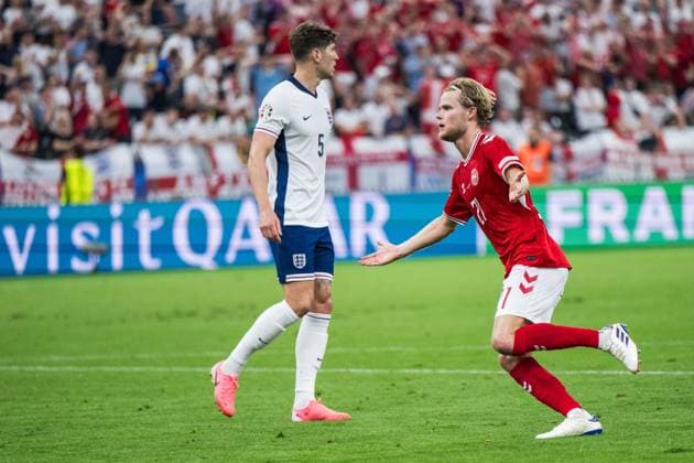 240620 Morten Hjulmand of Denmark celebrates after 1-1 during the UEFA EURO, EM, Europameisterschaft,Fussball 2024 Football Championship match between Denmark and England on June 20, 2024 in Frankfurt. Photo: Mathias Bergeld BILDBYRAN kod MB MB0939 fotboll football soccer fotball fotbolls-em europamästerskap em uefa euro uefa european football championship euro 2024 danmark denmark england bbeng jubel Copyright: MATHIASxBERGELD BB240620MB075