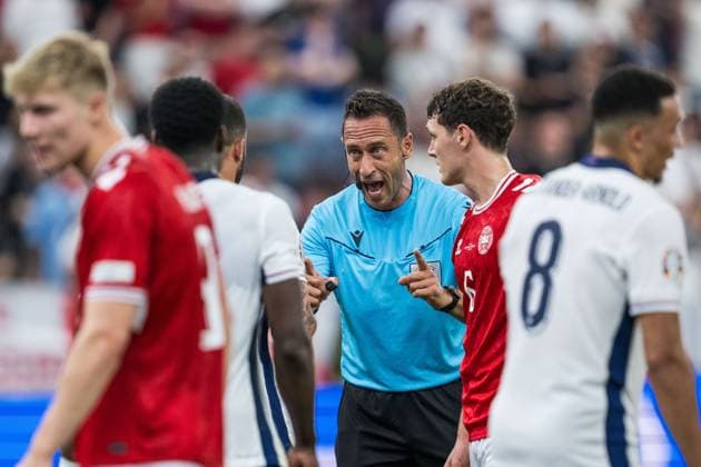 240620 Referee Artur Soares Dias during the UEFA EURO, EM, Europameisterschaft,Fussball 2024 Football Championship match between Denmark and England on June 20, 2024 in Frankfurt. Photo: Mathias Bergeld BILDBYRAN kod MB MB0939 fotboll football soccer fotball fotbolls-em europamästerskap em uefa euro uefa european football championship euro 2024 danmark denmark england bbeng Copyright: MATHIASxBERGELD BB240620MB076