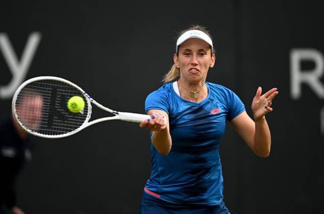 Elise Mertens of Belgium in action during her second round match before retiring due to injury Rothesay Classic Birmingham, Day 4, Tennis, Edgbaston Priory Club, Birmingham, UK - 20 June 2024  Copyright: xAnnaxGowthorpe Shutterstockx 14543327cg
