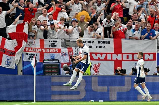 20.06.2024, xscotx, Fussball EM 2024, Dänemark - England, emspor, v.l. Torjubel nach dem Tor zum celebrating the goal celebrate 0:1 durch Harry Kane (England) Frankfurt am Main
