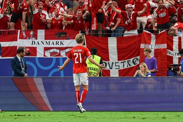 Tor fuer Daenemark Ausgleich 1:1 durch H. Hjulmand (Daenemark 21), Torjubel dei den Daenen GER, Denmark (DEN) vs. England (ENG), Fussball Europameisterschaft, UEFA EURO, EM, Europameisterschaft,Fussball 2024, Gruppe C, 2. Spieltag, 20.06.2024 DFB DFL REGULATIONS PROHIBIT ANY USE OF PHOTOGRAPHS AS IMAGE SEQUENCES AND OR QUASI-VIDEO GER, Denmark (DEN) vs. England (ENG), Fussball Europameisterschaft, UEFA EURO 2024, Gruppe C, 2. Spieltag, 20.06.2024 Frankfurt Copyright: xEibner-Pressefoto RogerxBuerkex EP
