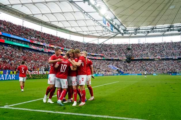 GER: Denmark v England. UEFA EURO, EM, Europameisterschaft,Fussball 2024 Morten Hjulmand of Denmark celebrates the 1-1 with his teammates during the UEFA Euro 2024 match between Denmark and England, Group C date 2, played at Frankfurt Arena on June 20, 2024 in Frankfurt, Germany. kpng Copyright: xBaguxBlancox xPRESSINPHOTOx PS_240620_DIN_ING_029