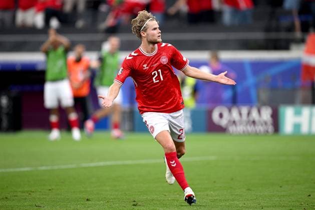 Fussball Euro 2024 Gruppe C 20.06.2024 Daenemark - England Jubel Daenemark nach dem Tor zum 1-1, Torschuetze Morten Hjulmand