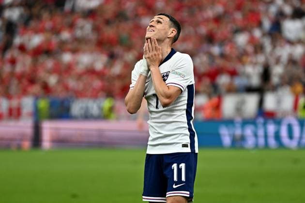 20.06.2024, xscotx, Fussball EM 2024, Dänemark - England, emspor, v.l. Philip Foden (England) traurig, enttäuscht, frustriert, niedergeschlagen Frankfurt am Main