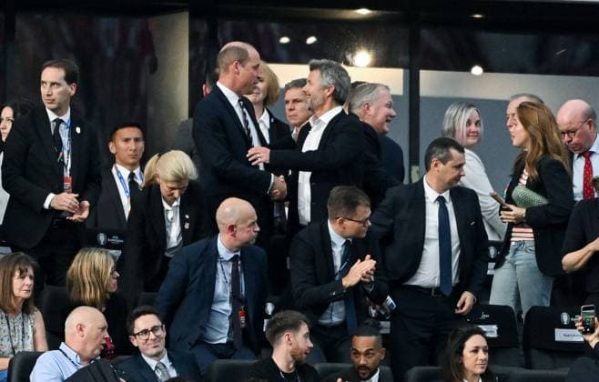 20.06.2024, xpsx, UEFA EURO, EM, Europameisterschaft,Fussball 2024 Vorrunde, Dänemark - England v.l. Prinz von Wales William Frederik X. König von Dänemark (DFL DFB REGULATIONS PROHIBIT ANY USE OF PHOTOGRAPHS as IMAGE SEQUENCES and or QUASI-VIDEO) emspor Frankfurt