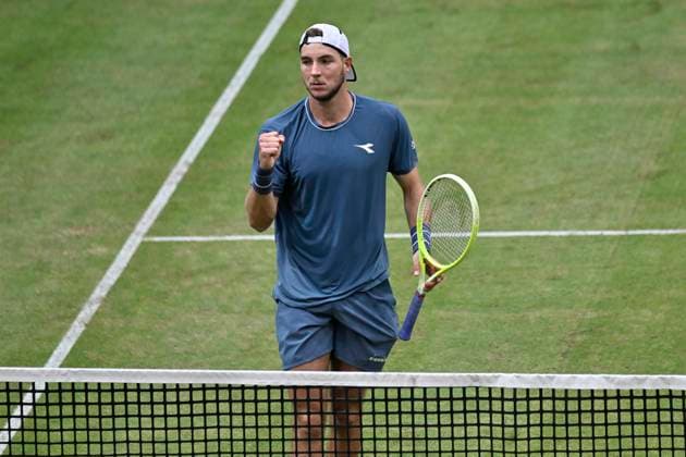 Jan-Lennard STRUFF (GER) Schlussjubel Schlußjubel Emotion Freude zeigt die Faust 20.06.2024 Tennis Terra Wortmann Open, ATP, Tennis Herren World Tour 500, , OWL ARENA, Halle (Westfalen), NRW Germany