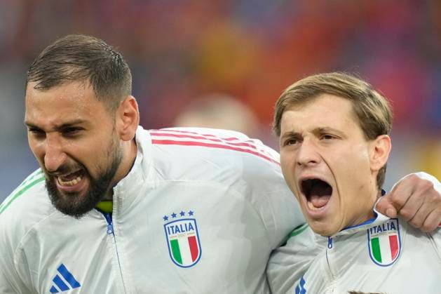 Spain v Italy: Group B - UEFA EURO, EM, Europameisterschaft,Fussball 2024 Gianluigi Donnarumma goalkeeper of Italy and Paris Saint-Germain and Nicolo Barella central midfield of Italy and Inter Milan prior the UEFA EURO 2024 group stage match between Spain and Italy at Arena AufSchalke on June 20, 2024 in Gelsenkirchen, Germany. Gelsenkirchen Germany  Copyright: xJosexBretonx originalFilename:breton-spainvit240620_npith.jpg