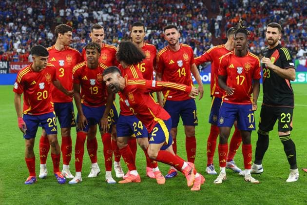 Spain v Italy 20 June 2024, Gelsenkirchen - UEFA EUROs - Group B - Spain v Italy - Daniel Carvajal of Spain runs off shouting after the team photo - Photo: Charlotte Wilson Offside. Gelsenkirchen Germany Copyright: xCharlottexWilsonx xOffsidexOffside