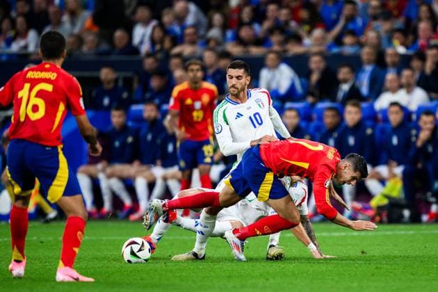240620 Lorenzo Pellegrini of Italy and Alvaro Morata of Spain during the UEFA EURO, EM, Europameisterschaft,Fussball 2024 Football Championship match between Spain and Italy on June 20, 2024 in Gelsenkirchen. Photo: Jesper Zerman BILDBYRAN kod JZ JZ0544 fotboll football soccer fotball fotbolls-em europamästerskap em uefa euro uefa european football championship euro 2024 spanien spain italy bbeng Copyright: JESPERxZERMAN BB240620JZ071